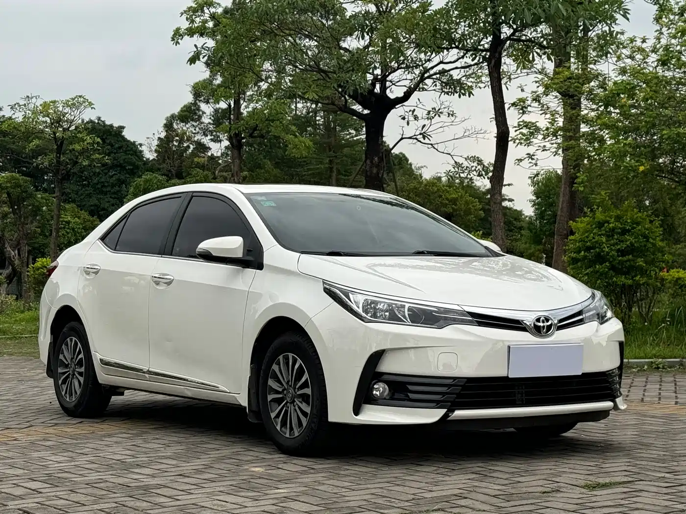 Toyota Corolla 2017 Facelift 1.2T S-CVT GL-i фото 3