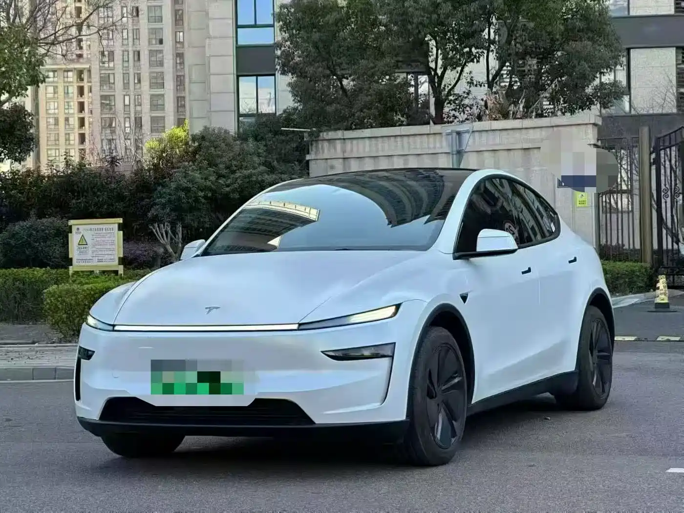Tesla Model Y 2025 Rear-Wheel Drive