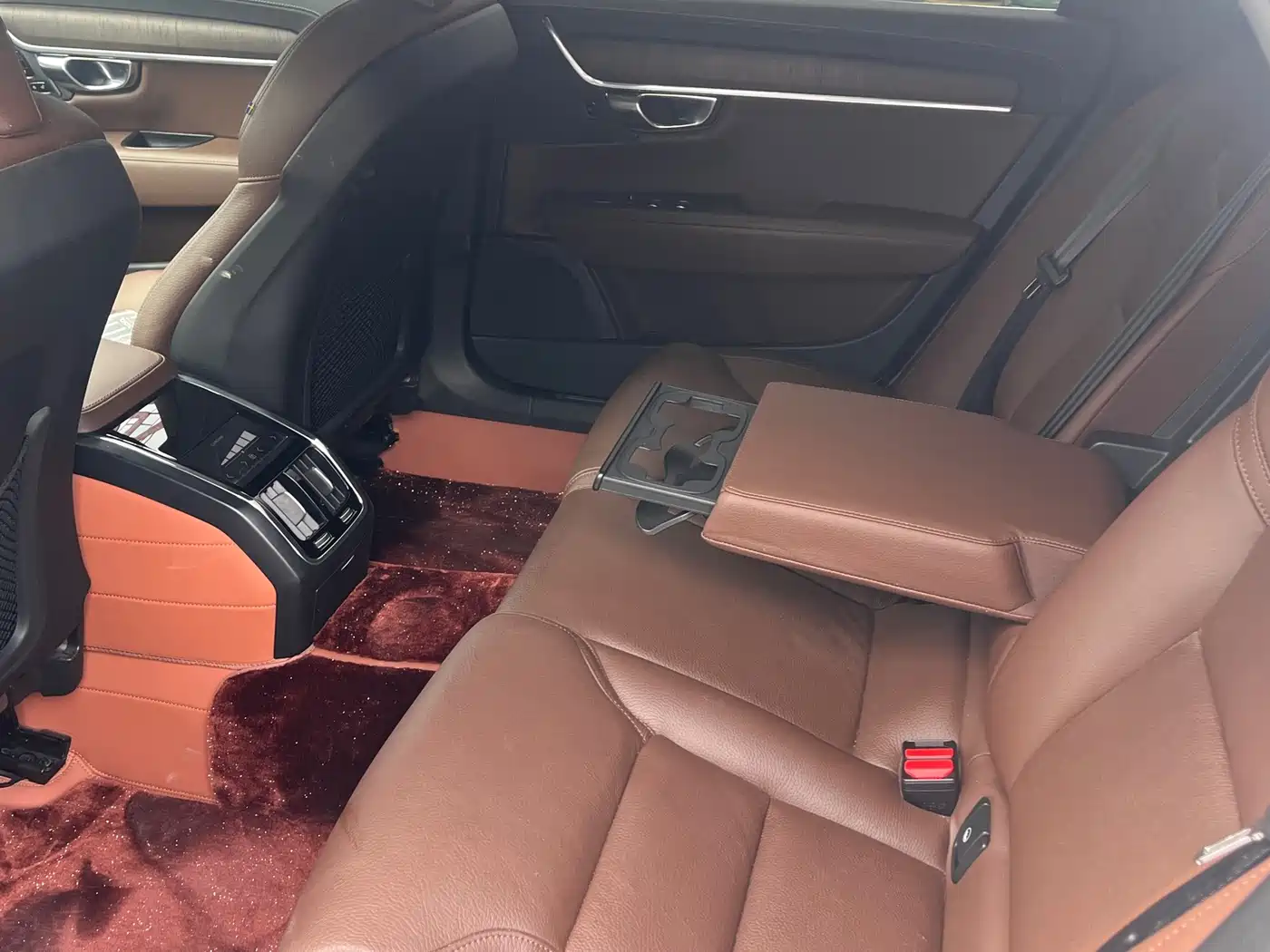 Фото 8 - Volvo S90