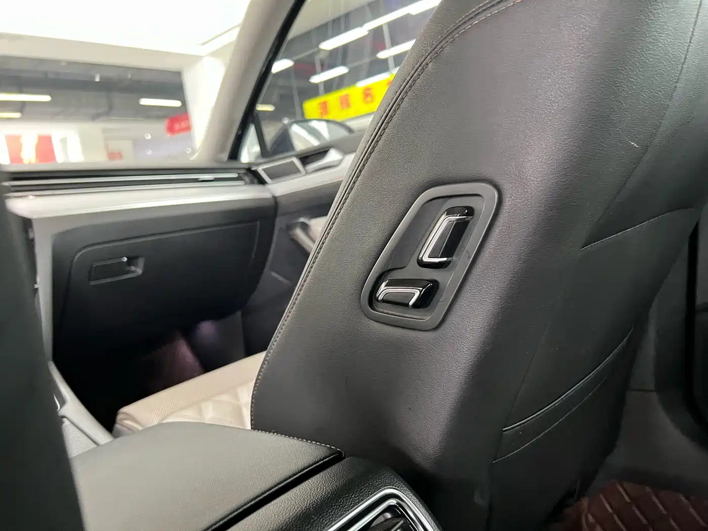Volkswagen Magotan 2023 Model 2 Million Commemorative Edition 330TSI DSG Luxury фото 11