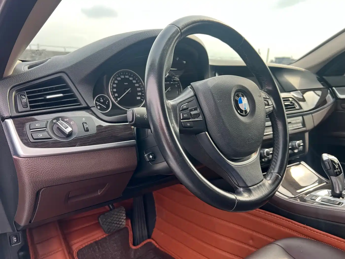 BMW 5 Series 2014 525Li Luxury Design Package фото 13