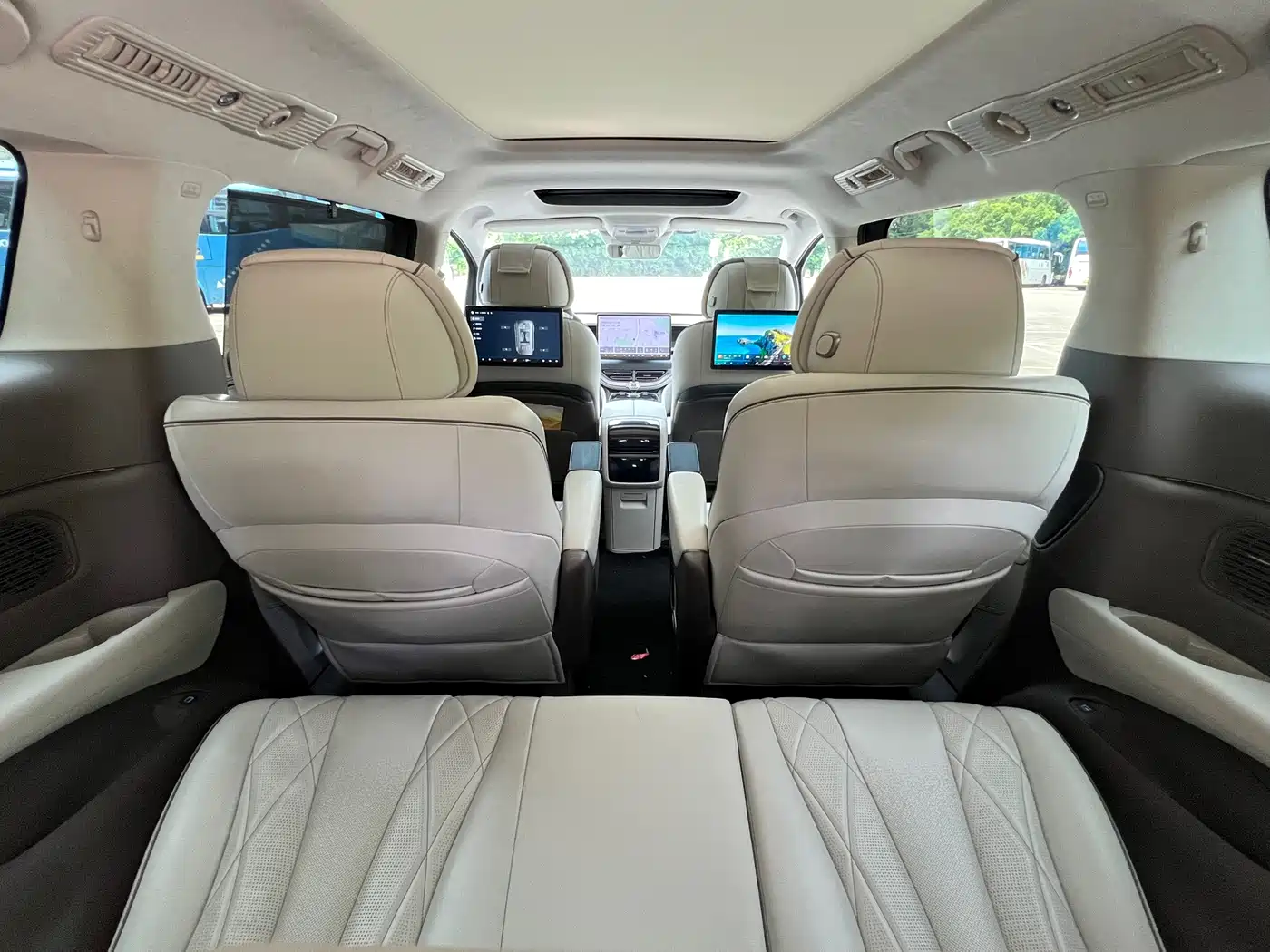 Denza D9 2023 2022 DM-i 970 AWD Flagship