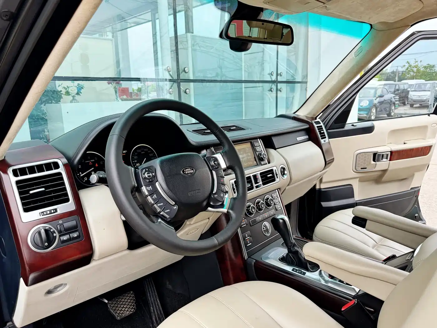 Land Rover Range Rover 2012 5.0 NA V8 фото 10
