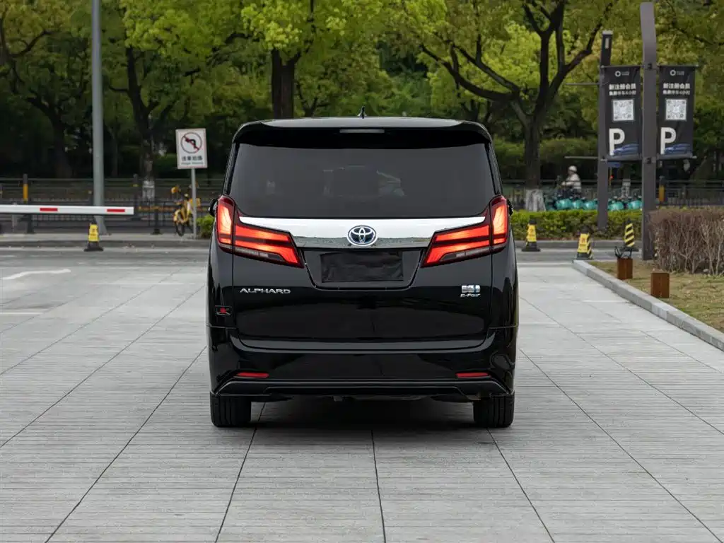 Toyota Alphard 2021 Hybrid 2.5L Luxury фото 5