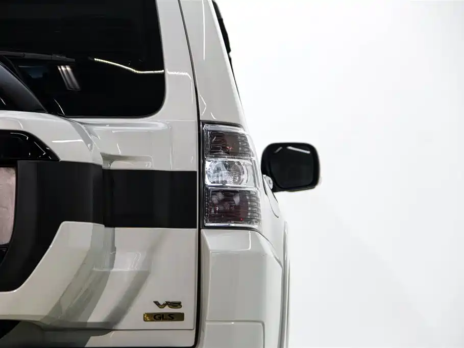 Mitsubishi Pajero (Import) 2020 3.0L Automatic Standard Edition фото 11