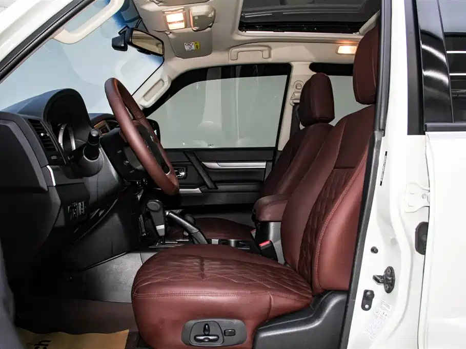 Mitsubishi Pajero (Import) 2020 3.0L Automatic Standard Edition фото 23