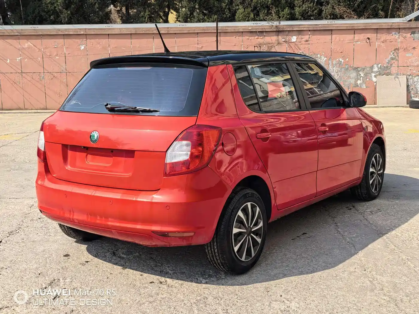 Škoda Fabia 2012 1.4L Automatic Crystal Edition фото 4