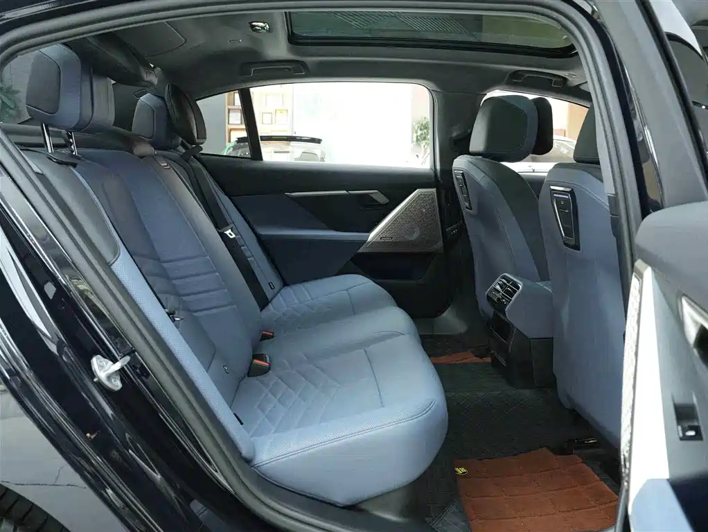 BMW 5 Series 2025 530Li Premium M Sport Package фото 14