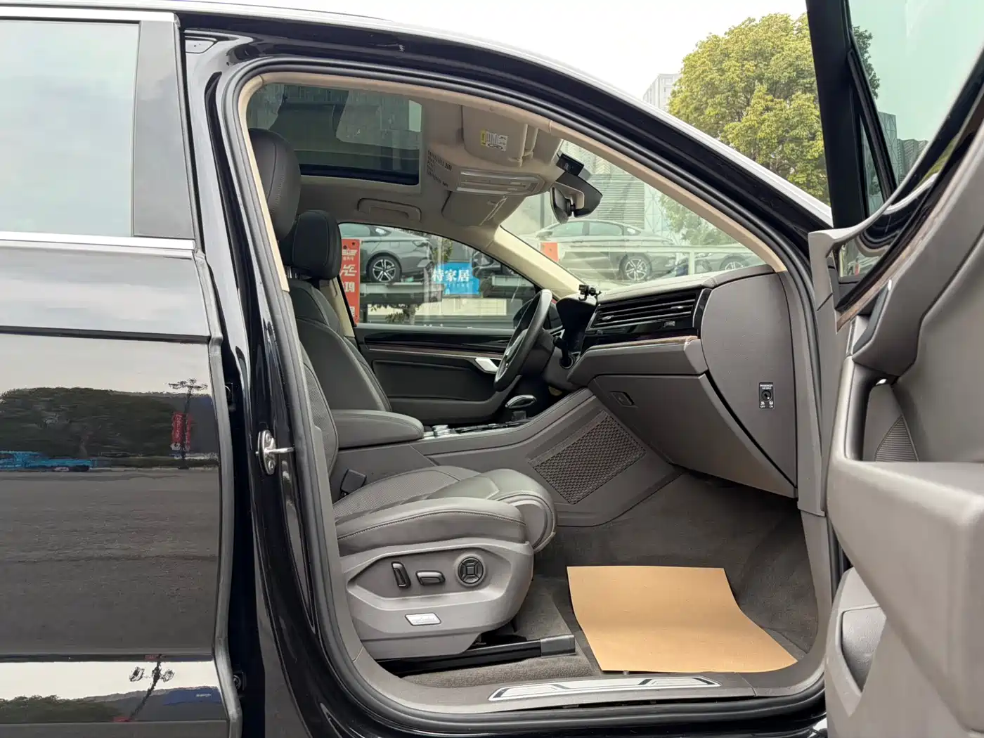 Volkswagen Touareg 2019 3.0TSI Sharp Edge Edition China VI фото 9