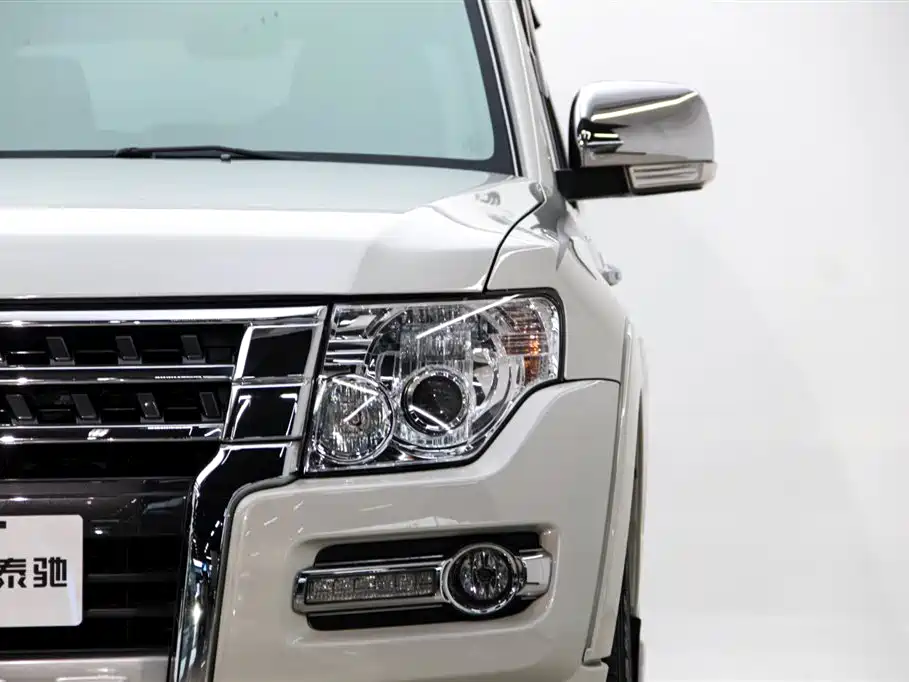 Mitsubishi Pajero (Import) 2020 3.0L Automatic Standard Edition фото 10
