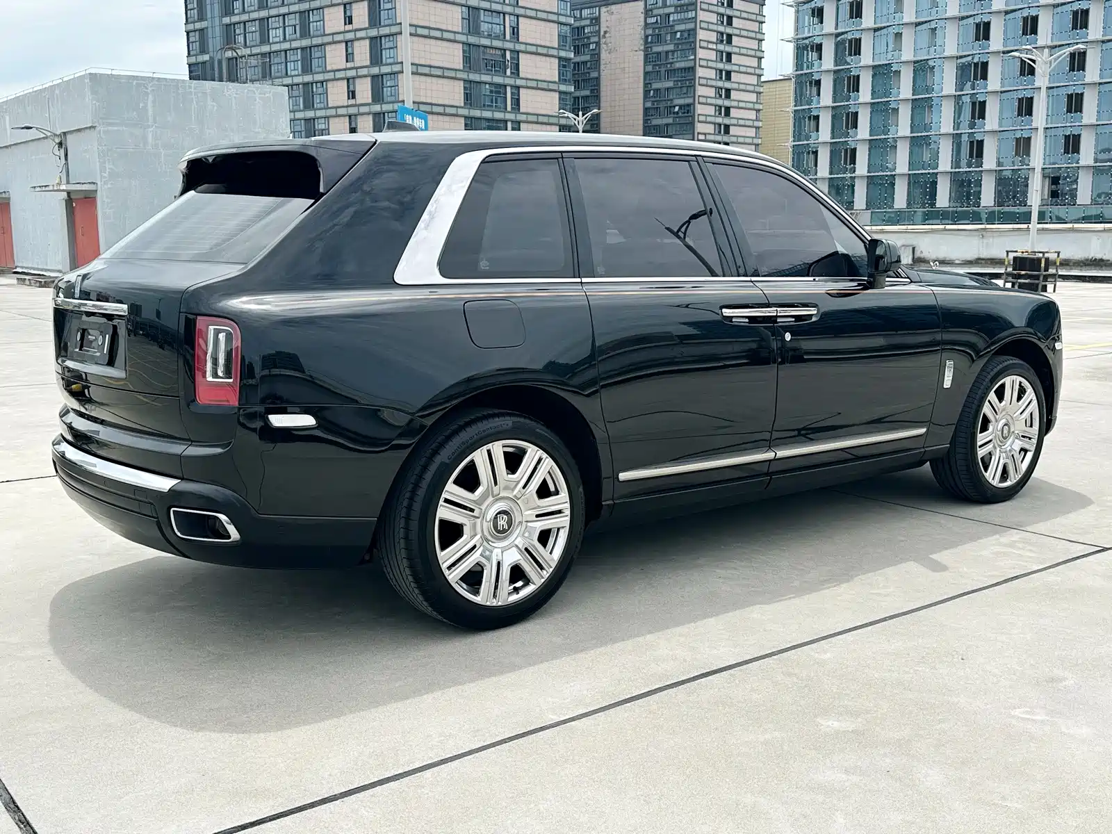 Фото 4 - Rolls-Royce Cullinan