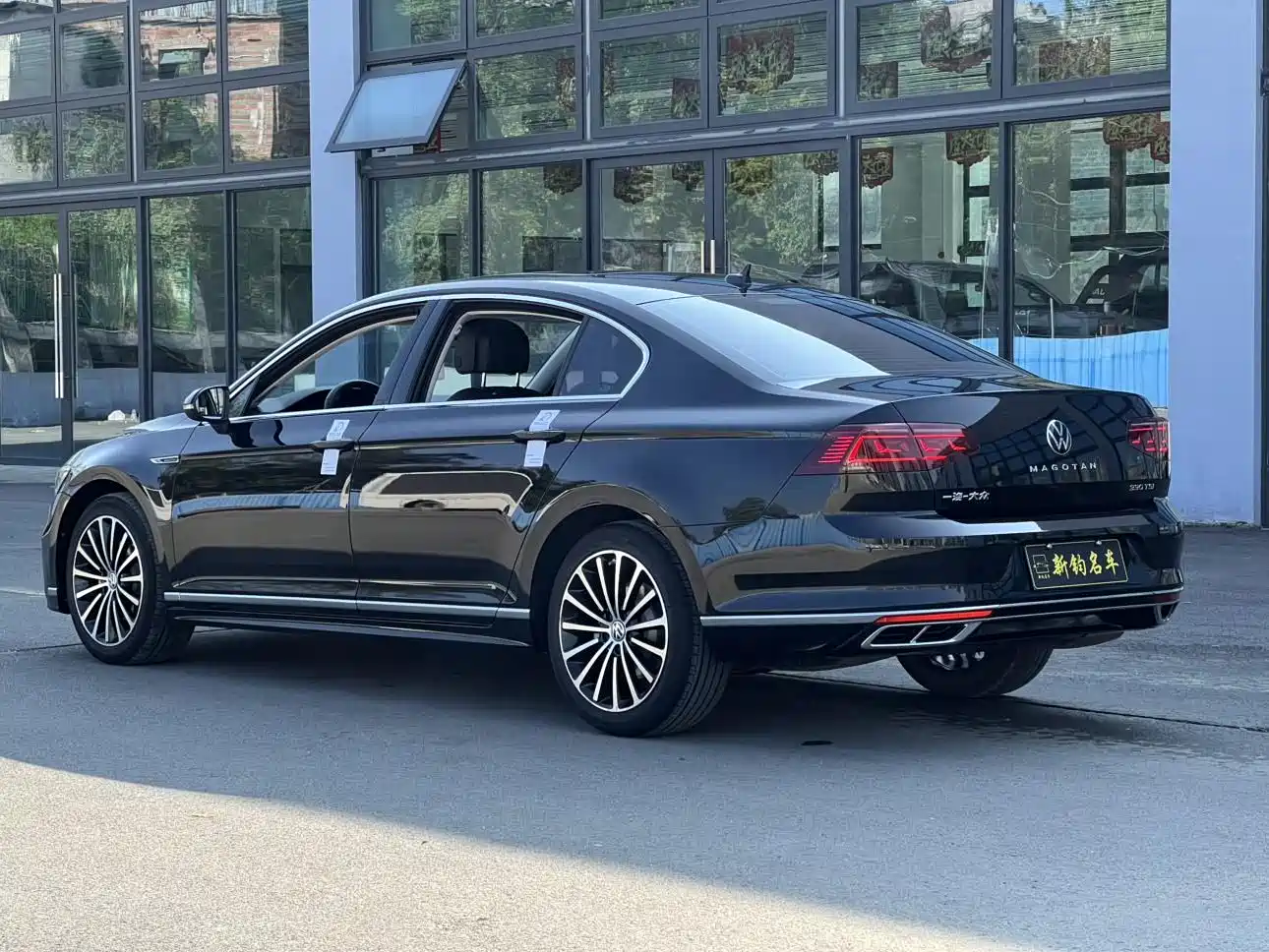 Volkswagen Magotan 2023 Model 2 Million Commemorative Edition 330TSI DSG Luxury фото 16