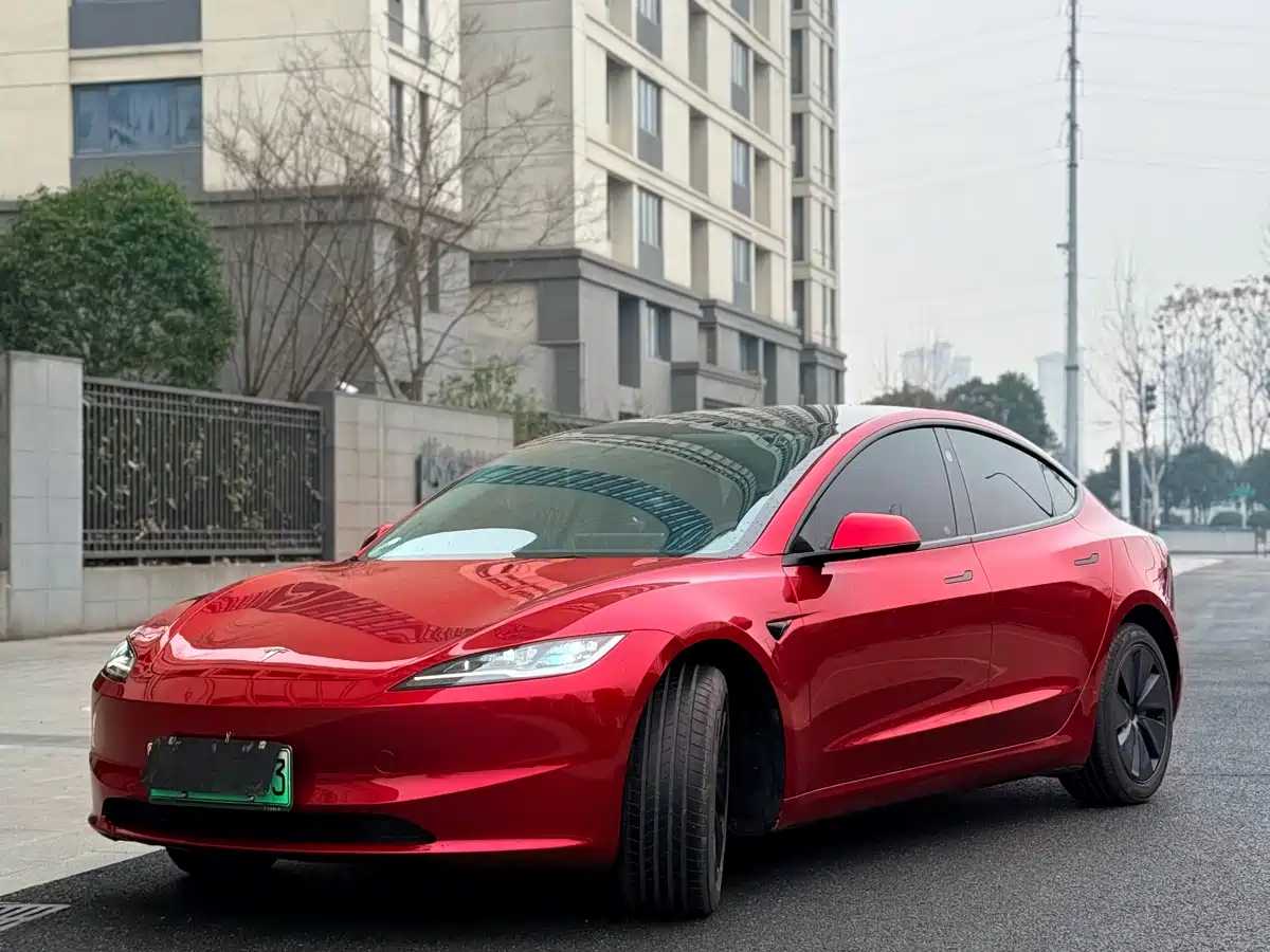 TESLA MODEL 3