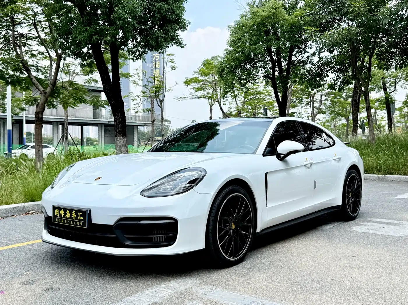 Фото 1 - Porsche Panamera