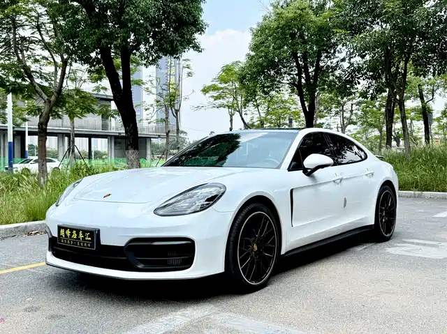 Porsche Panamera 2023