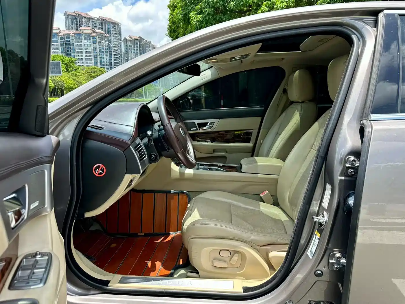 Jaguar XF 2010 2009 Model XF 3.0L V6 Luxury Edition