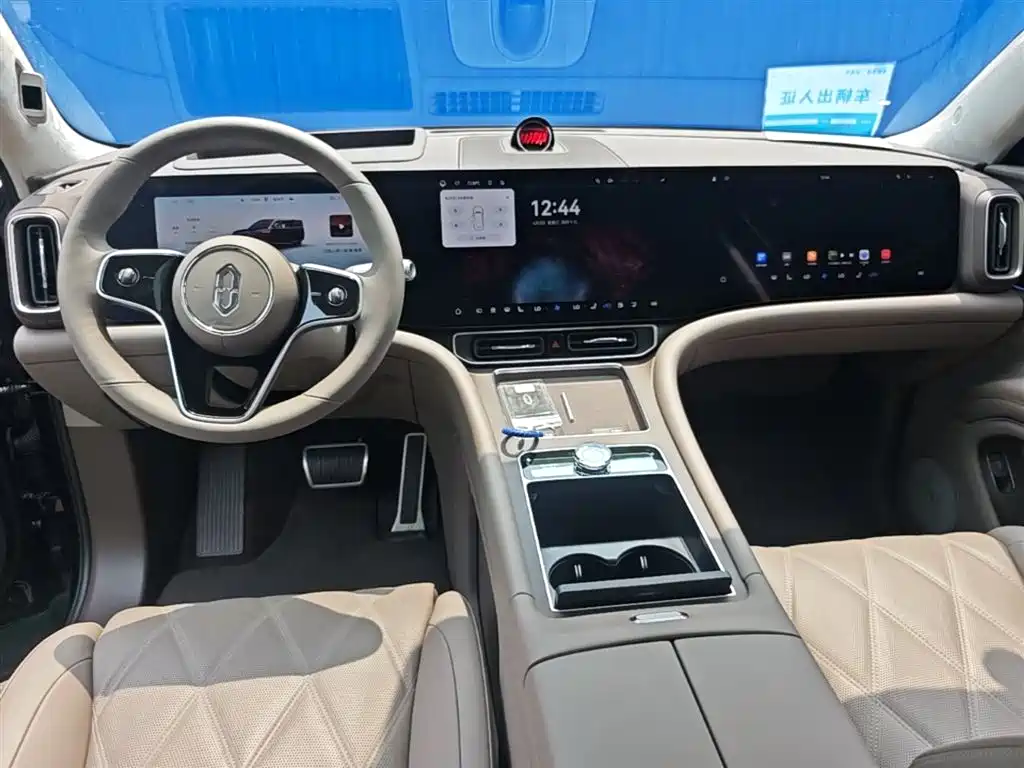AITO Wenjie AITO M9 2025 Extended Range Ultra 52kWh 5-Seater фото 16