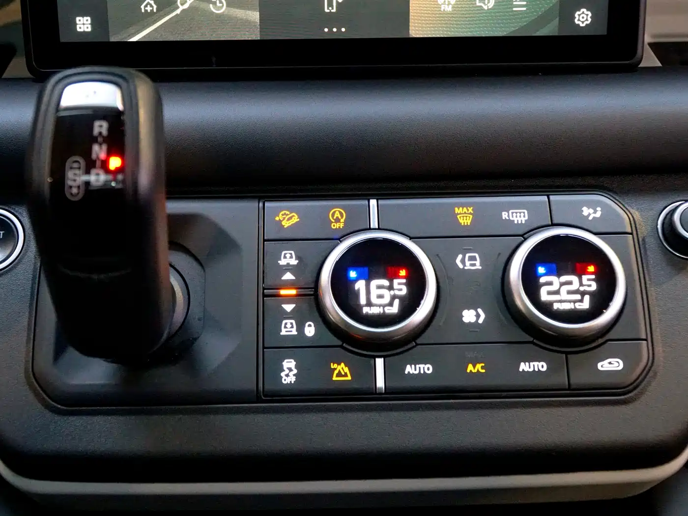 Land Rover Defender 2021 110 P400 X-DYNAMIC HSE фото 15