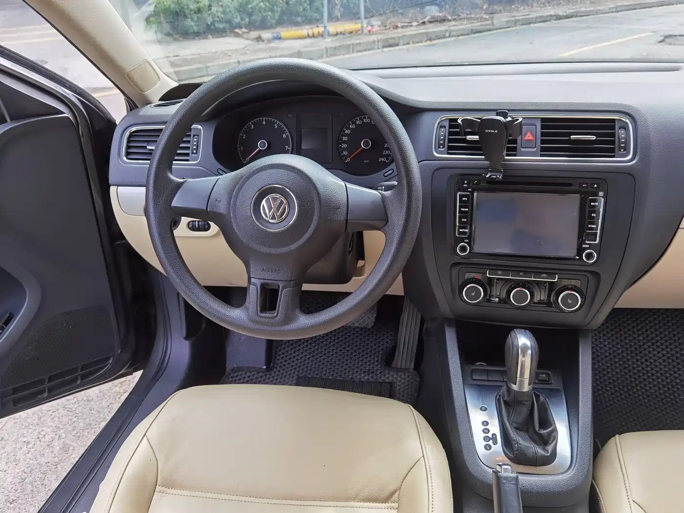Volkswagen Sagitar 2012 Model 1.6L Automatic Fashion фото 9