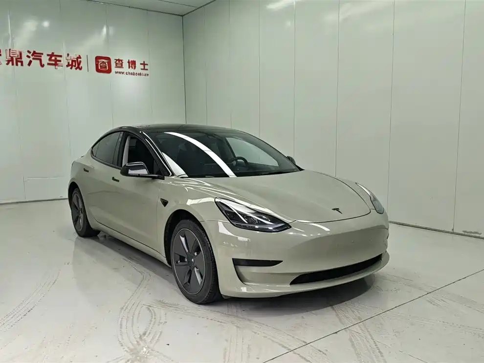 TESLA MODEL 3