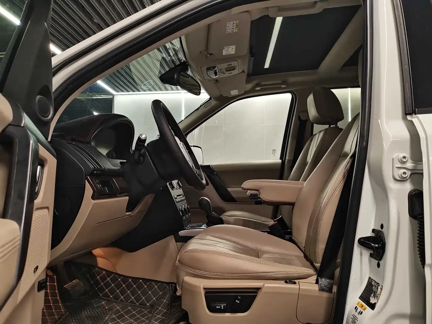Land Rover Freelander 2 2014 2.0T Si4 SE Gasoline Edition фото 5