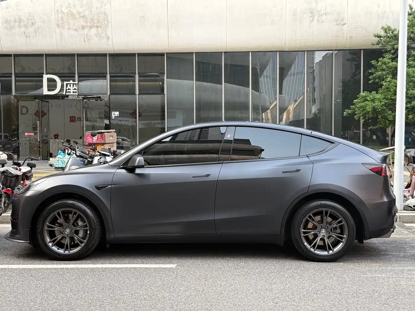 TESLA MODEL Y