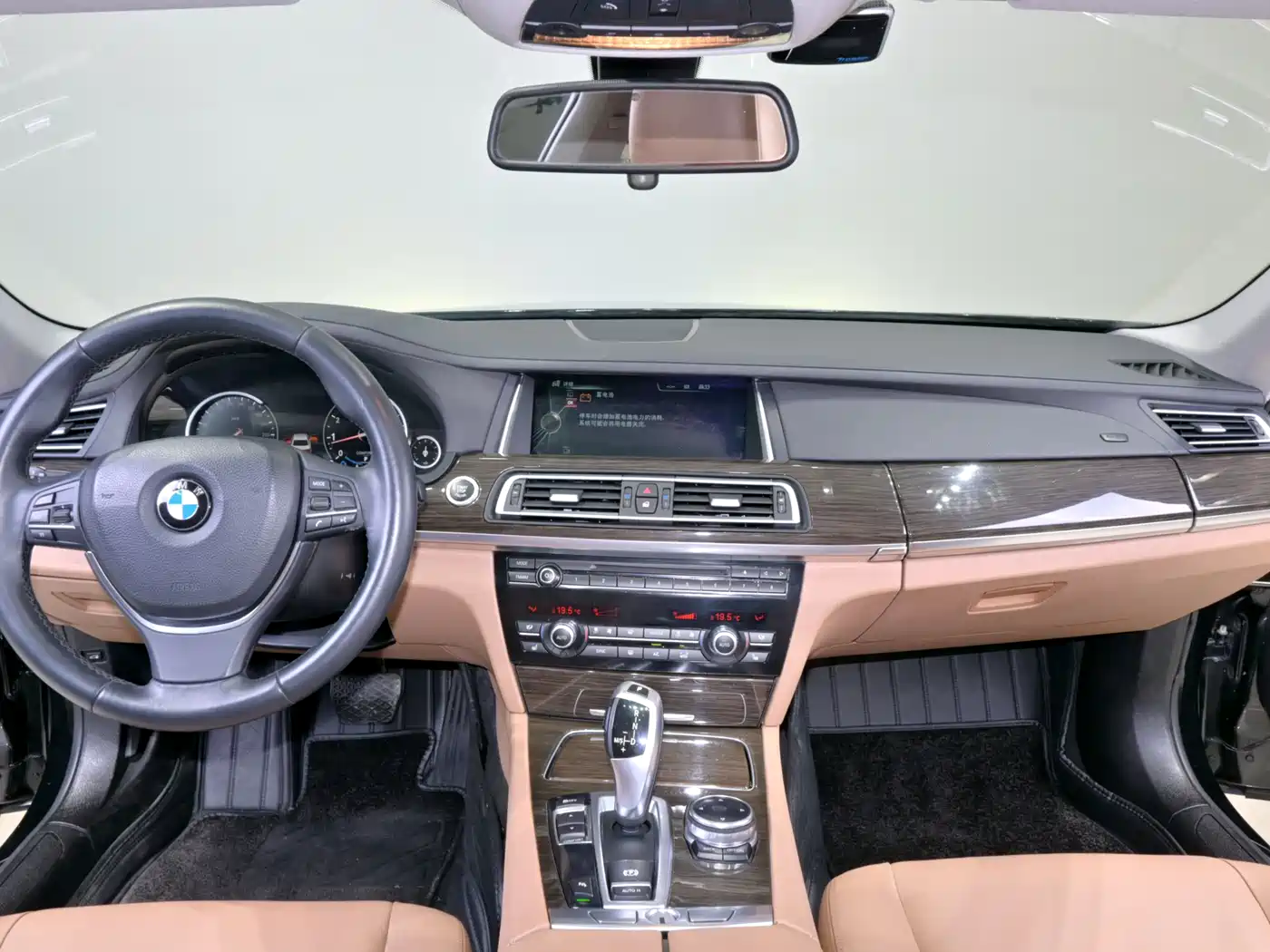 BMW 7 Series 2013 Model 730Li Leading фото 9