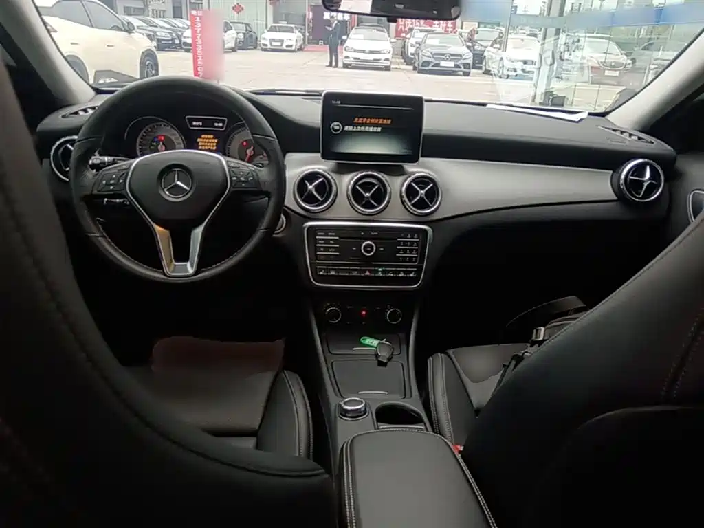 Mercedes-Benz GLA 2016 GLA 220 4MATIC Fashion фото 10