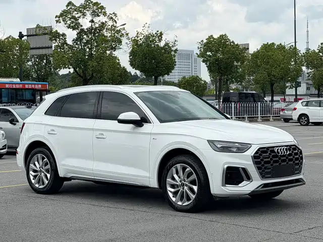 Audi Q5L 2022 40T Luxury Dynamic — фото 2
