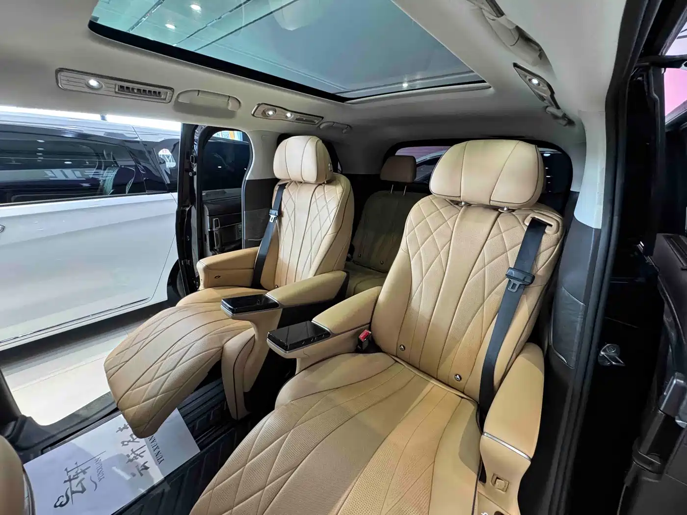 Denza D9 2024 DM-i 1050 Premium фото 7