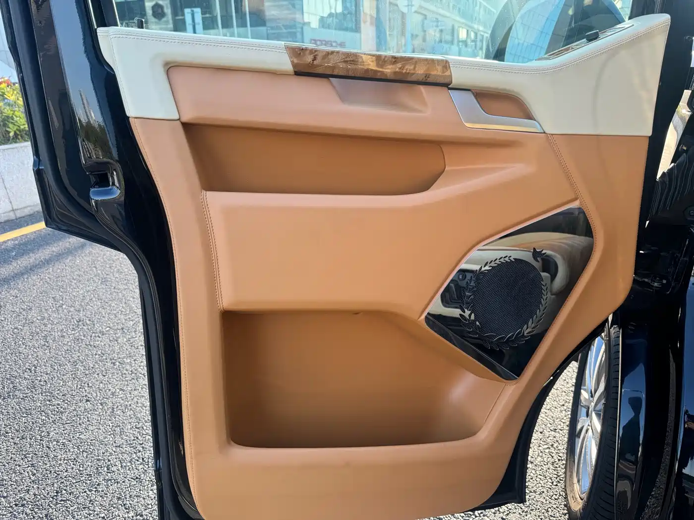 Volkswagen Multivan 2017 2.0TSI AWD Premium Edition 7-Seater фото 8