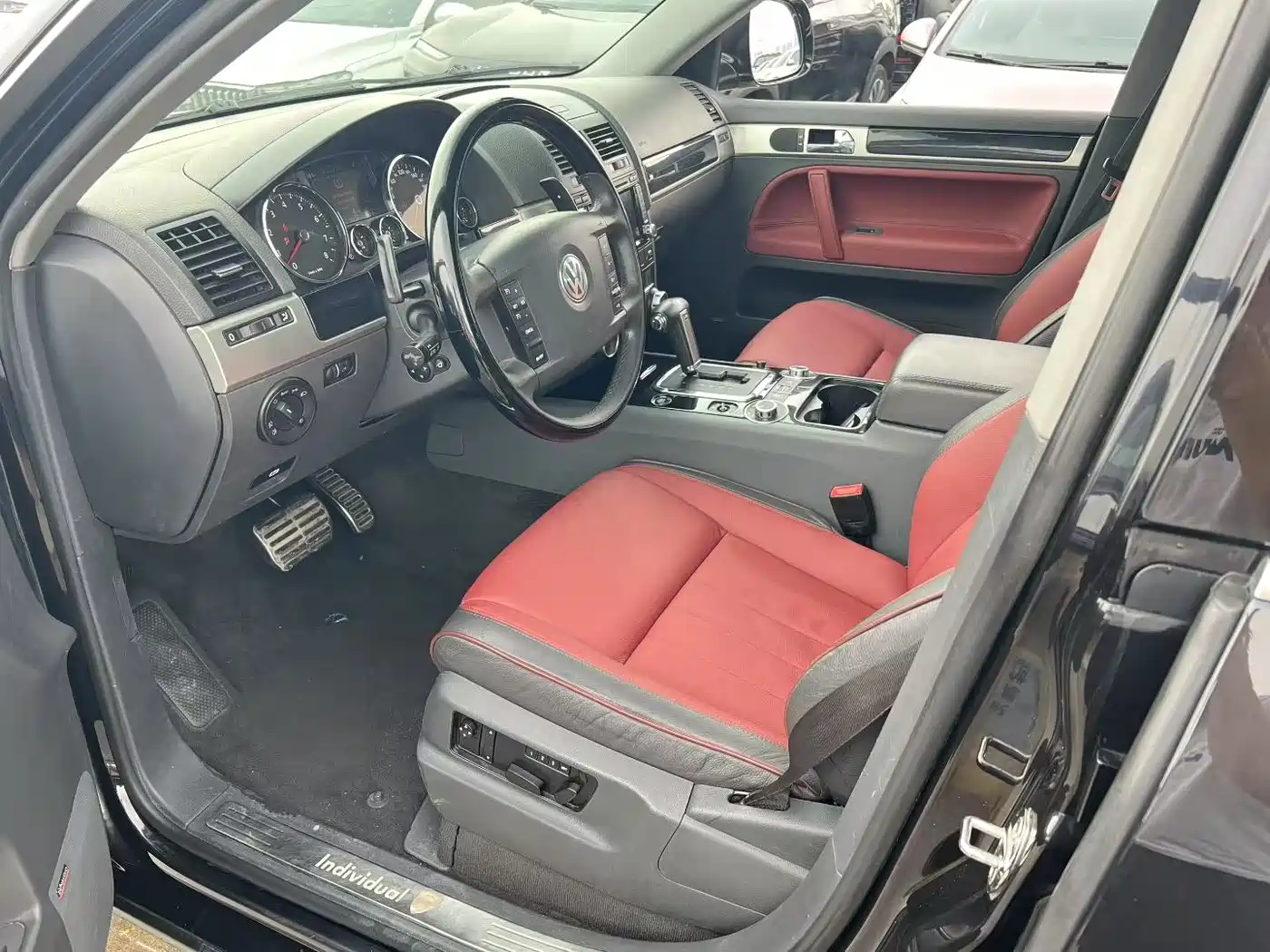 Volkswagen Touareg 2008 6.0 W12 Top Model фото 5