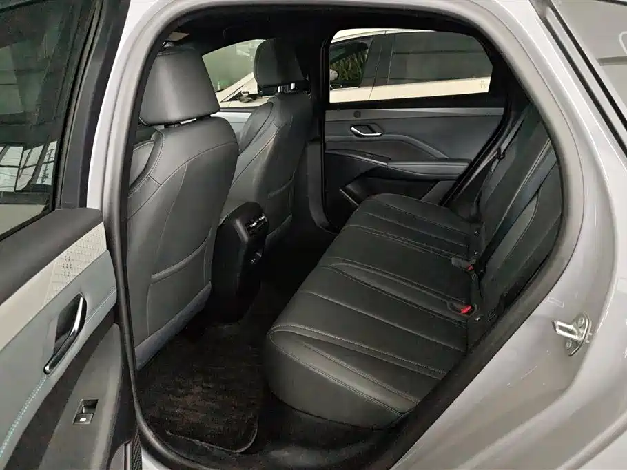 BYD Qin PLUS 2026 Model DM-i 210KM Progressive Edition фото 11