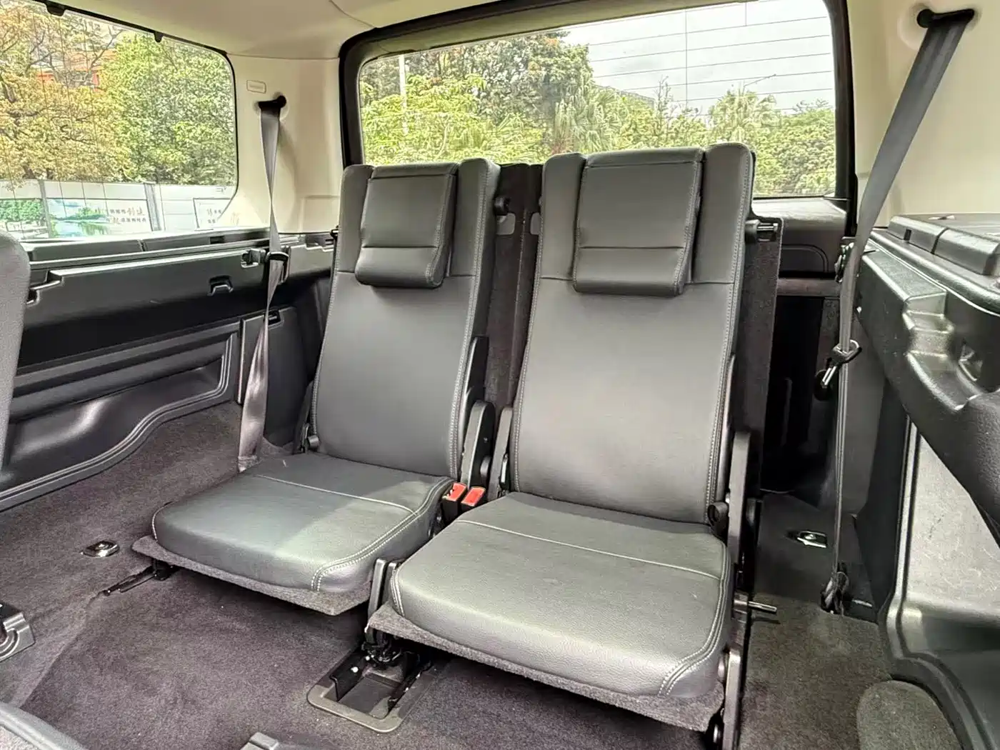 Land Rover Discovery 2015 3.0 SC V6 SE фото 10