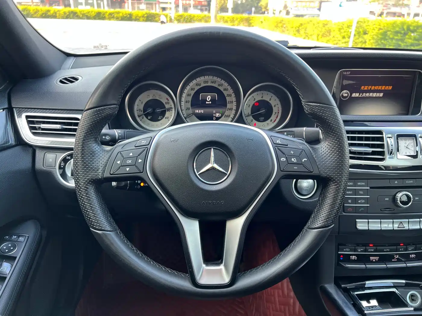 Mercedes-Benz E-Class 2015 E 260 L Sport фото 16