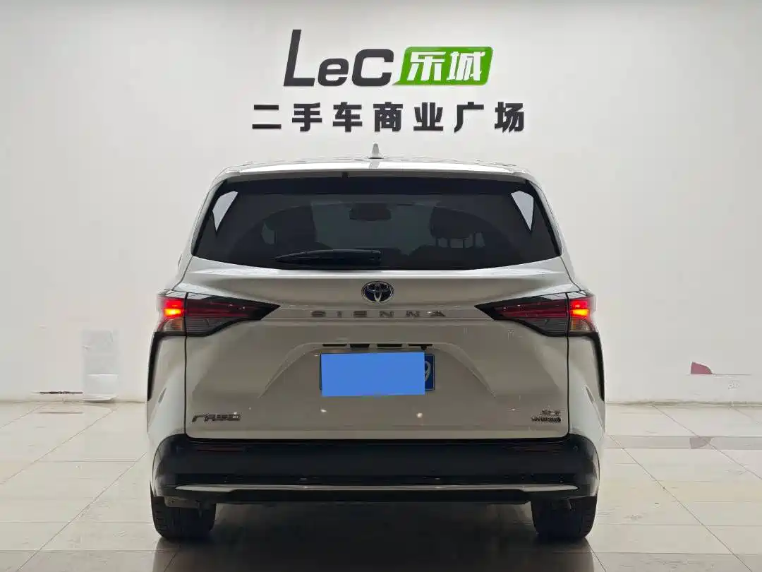 Toyota Sienna 2021 2.5L Hybrid Luxury Edition фото 13