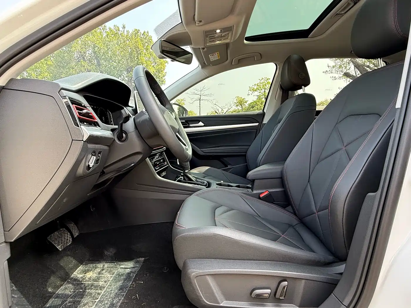 Volkswagen Lavida 2024 Model 300TSI DSG Starlight Leading Edition фото 4