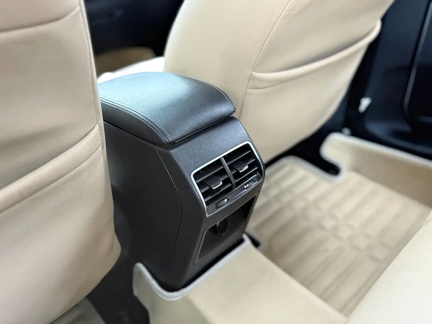 Peugeot 408 2015 Model 1.2T Automatic Luxury Edition фото 14