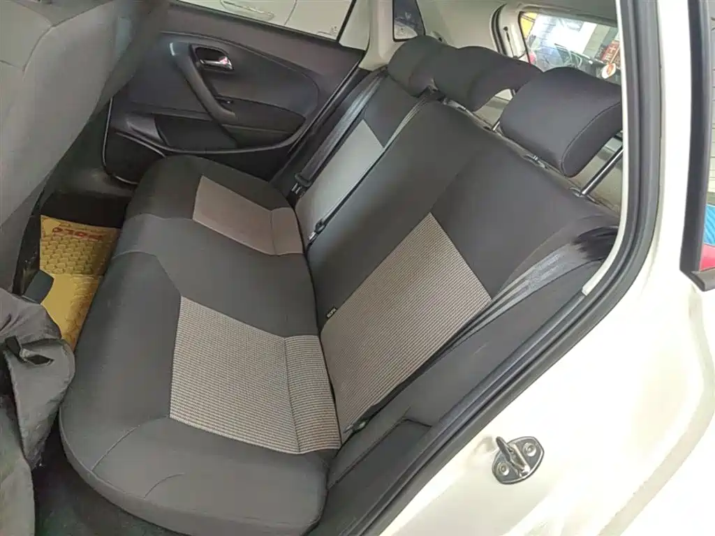 Volkswagen Polo 2016 1.4L Automatic Trend фото 17