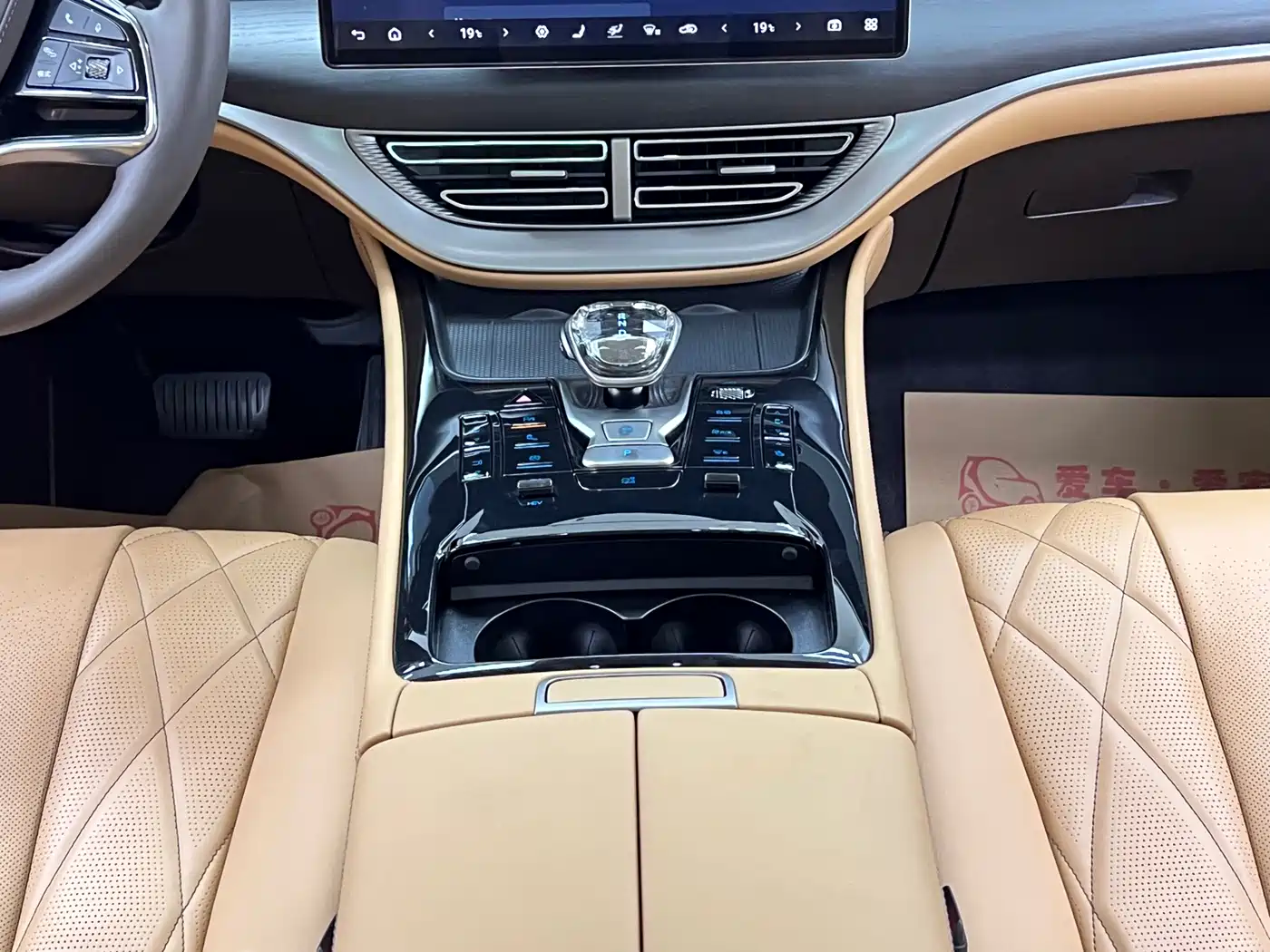 Denza D9 2024 DM-i 980 AWD Prestige фото 26