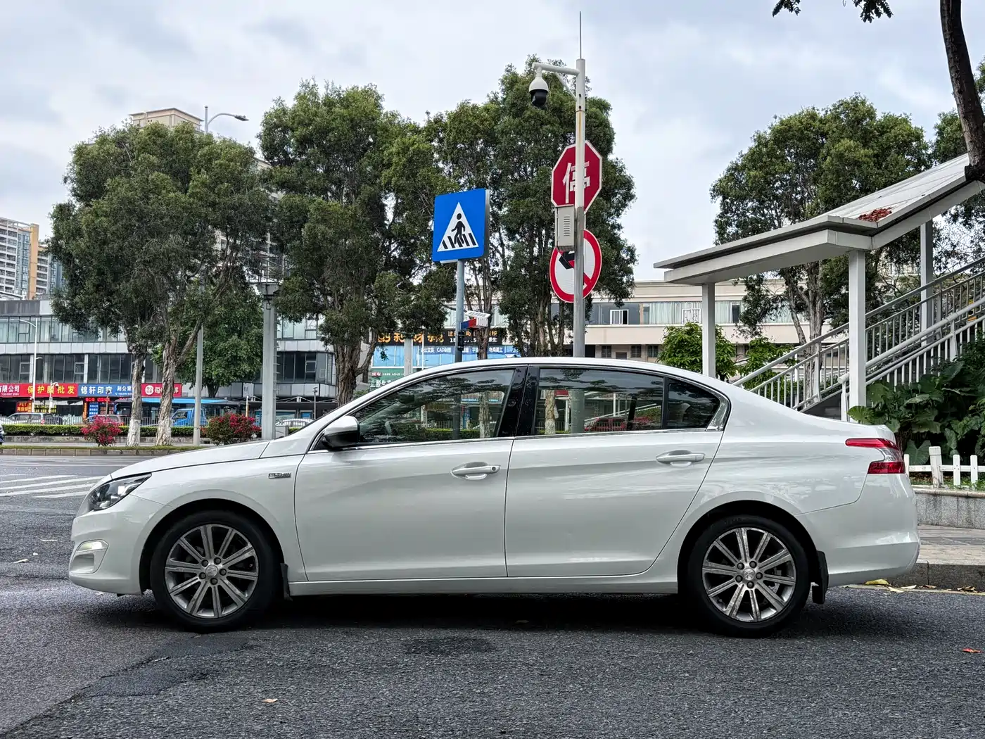 Peugeot 408 2015 Model 1.2T Automatic Luxury Edition фото 4