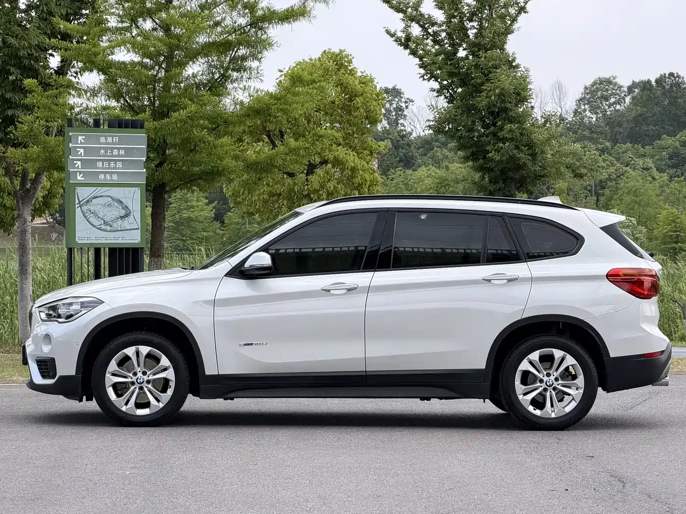 BMW X1 2016 sDrive18Li Premium Model фото 16
