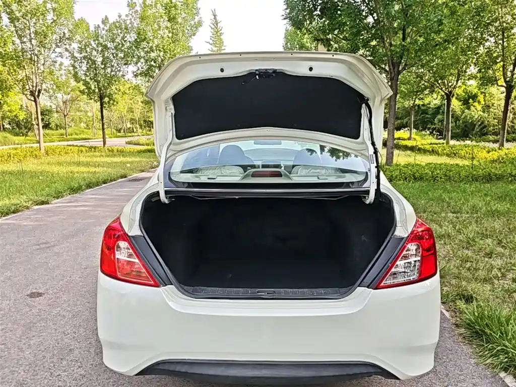 Nissan Sunny 2016 2015 1.5XE Manual Comfort