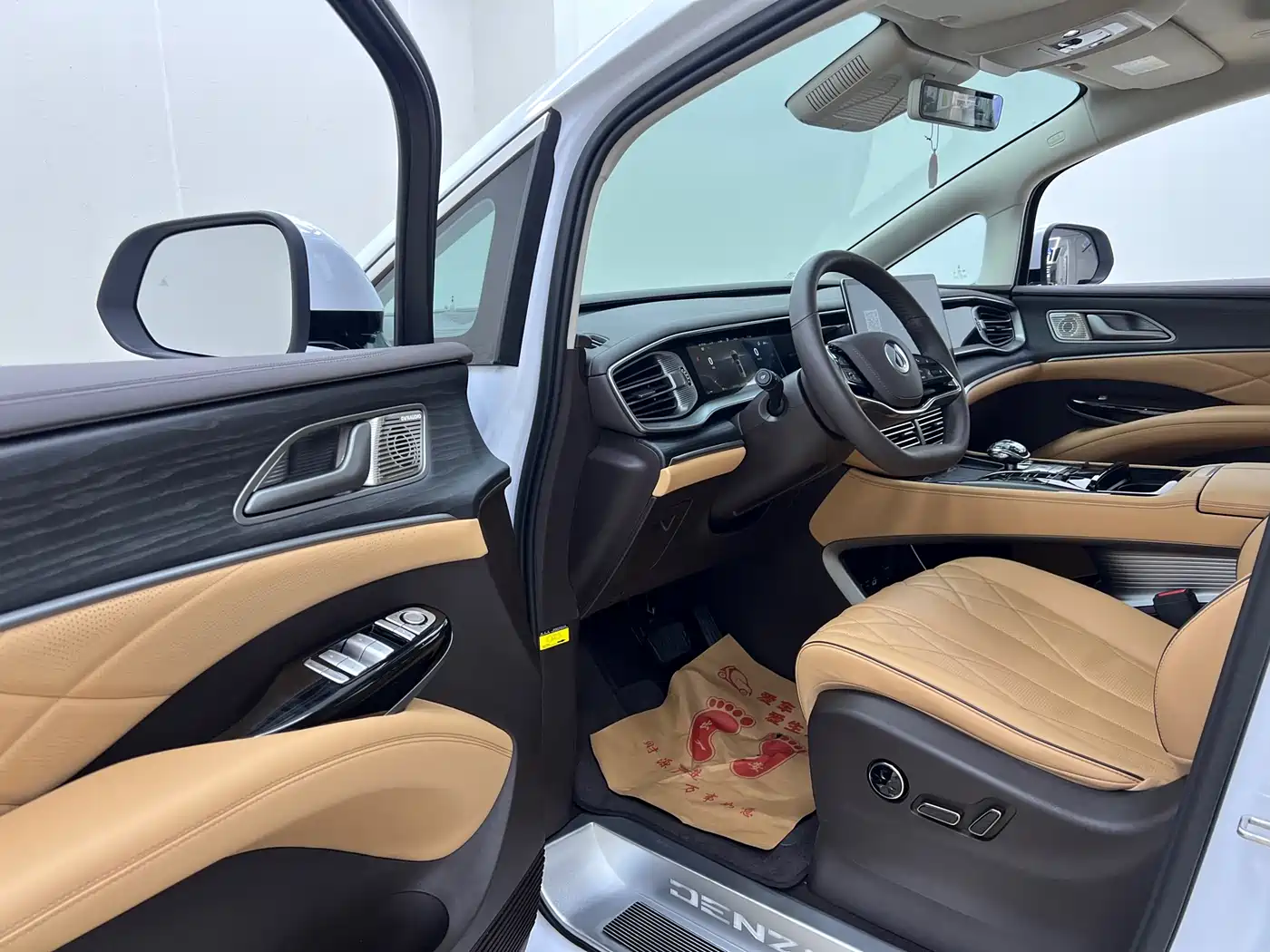 Denza D9 2024 DM-i 980 AWD Prestige фото 13