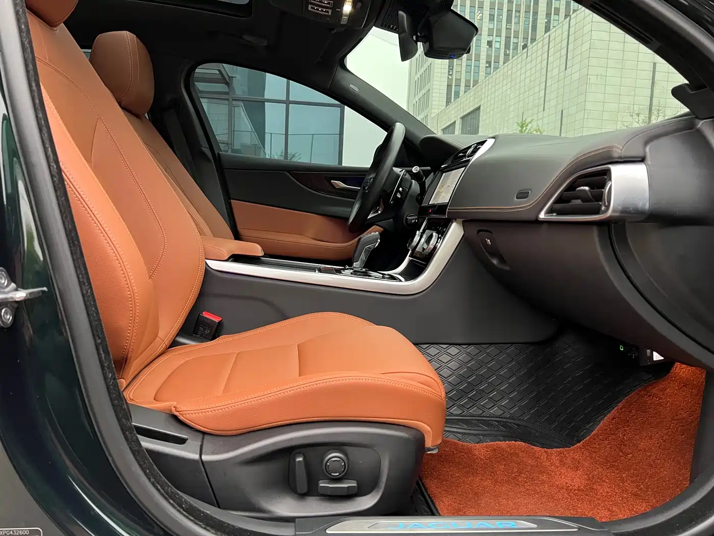 Jaguar XEL 2024 Model 2.0T 250PS R-DYNAMIC S Gloss Black Sport Edition фото 9