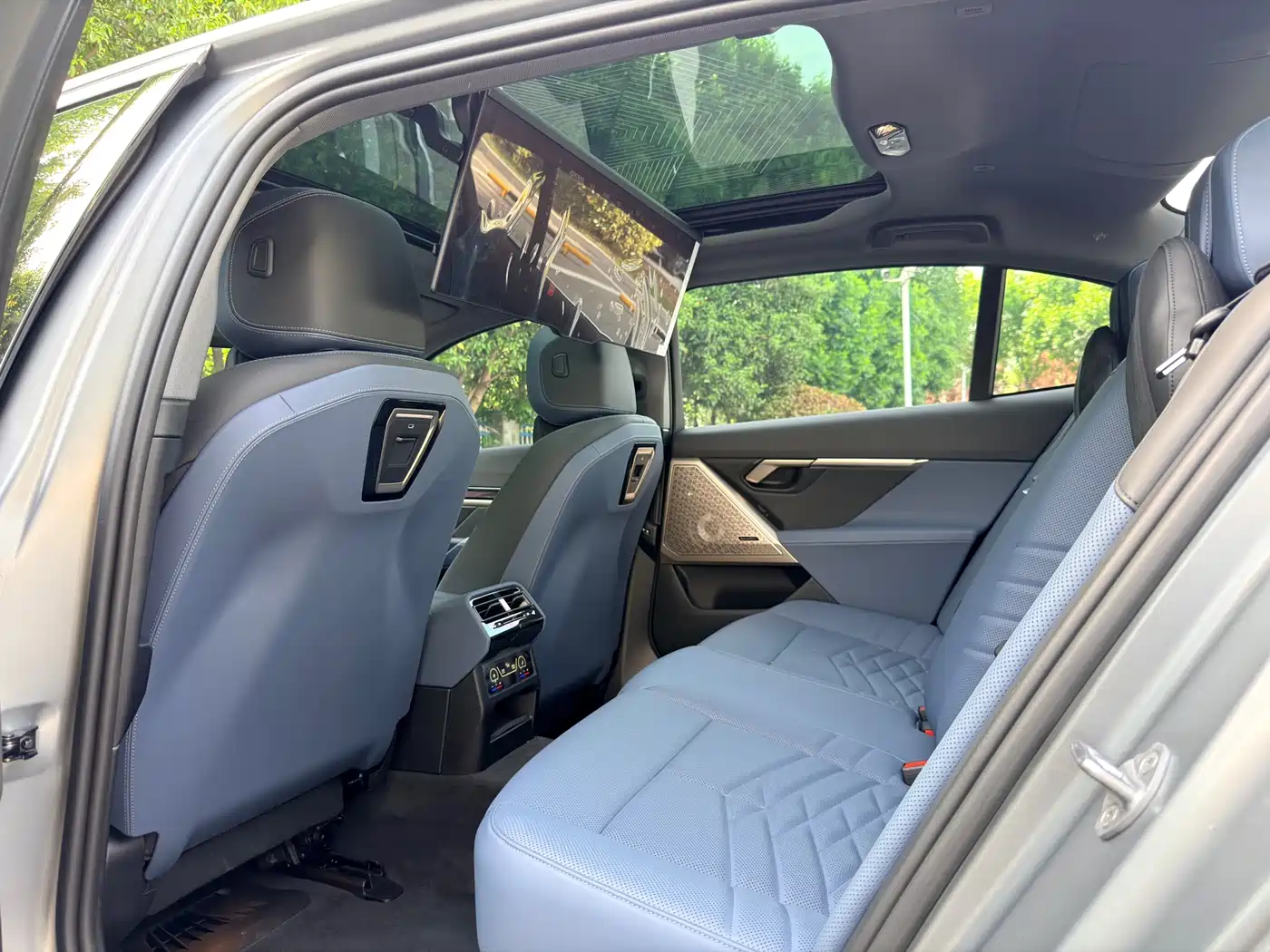 BMW i5 2025 xDrive 50L Luxury Package фото 6