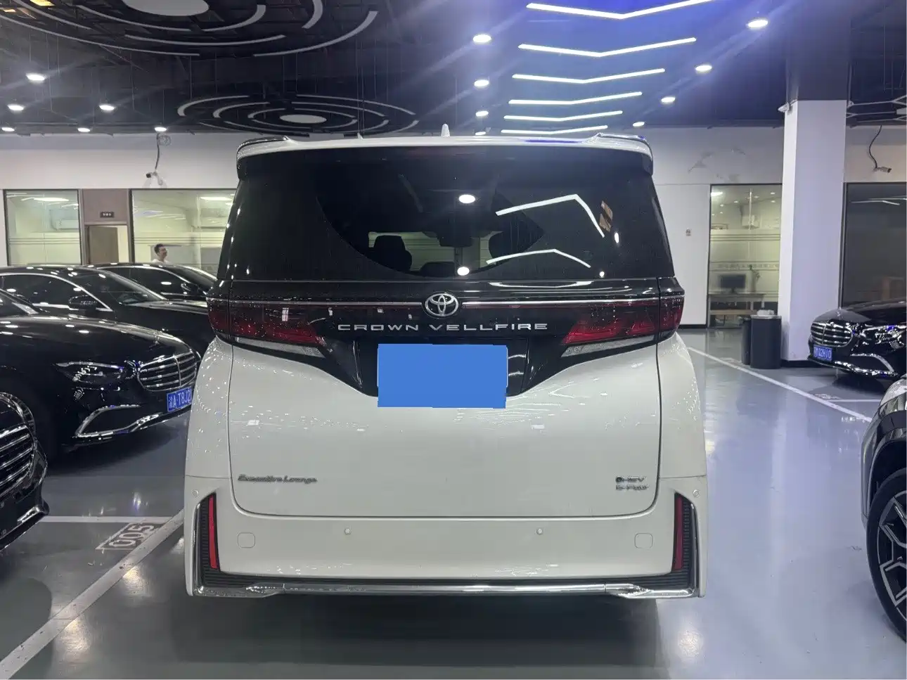 Toyota Alphard 2023 Dual Hybrid 2.5L Ultimate Gold Edition фото 19