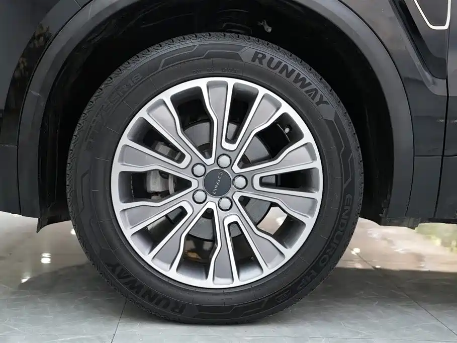 Lynk & Co 01 2017 2.0T 2WD фото 5