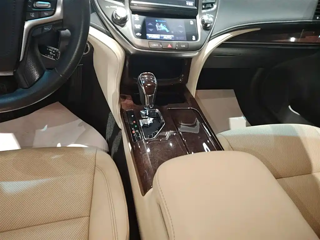 Toyota Crown 2018 2.0T Fashion Edition фото 14