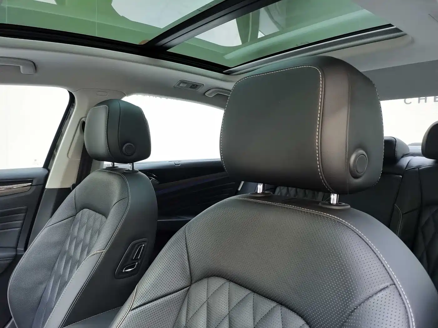 Volkswagen Passat 2019 330TSI Premium Edition China V фото 9